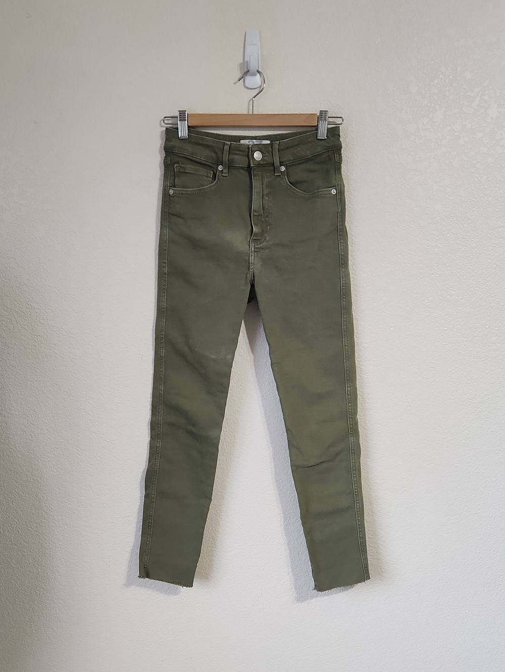 We The Free Olive Green High Rise Skinny Ankle Jeans Raw Frayed Hem Size 27 - Picture 3 of 11